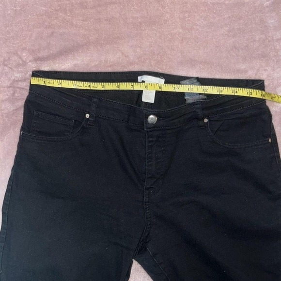 Chico's Women's Black Comfort Black Waist Ankle Pants Relaxed Casual EveryDay - Picture 6 of 8